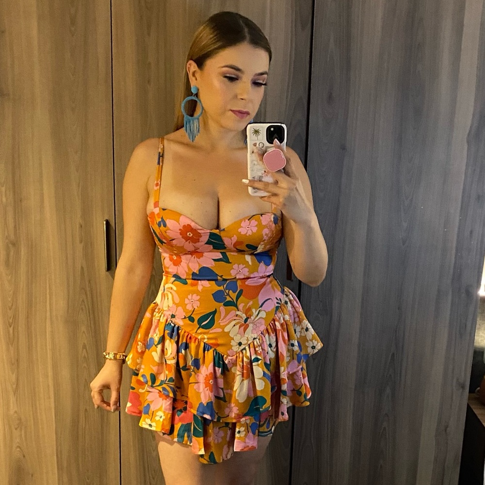 Hello Molly Tropical Floral Medium Women’s Tiered Romper Summer Spring Vacation - Picture 5 of 9